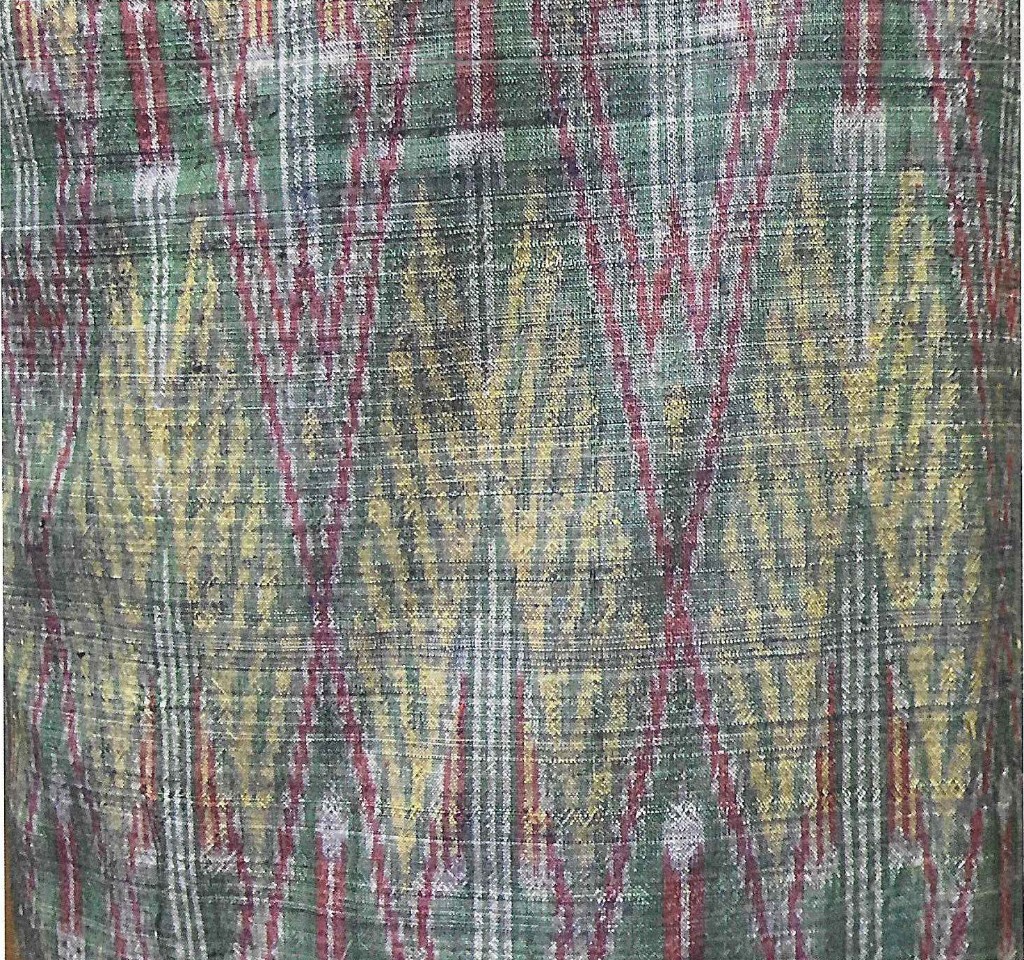 ผ้าไหมมัดหมี่ลายราชินีพระพันปีหลวง