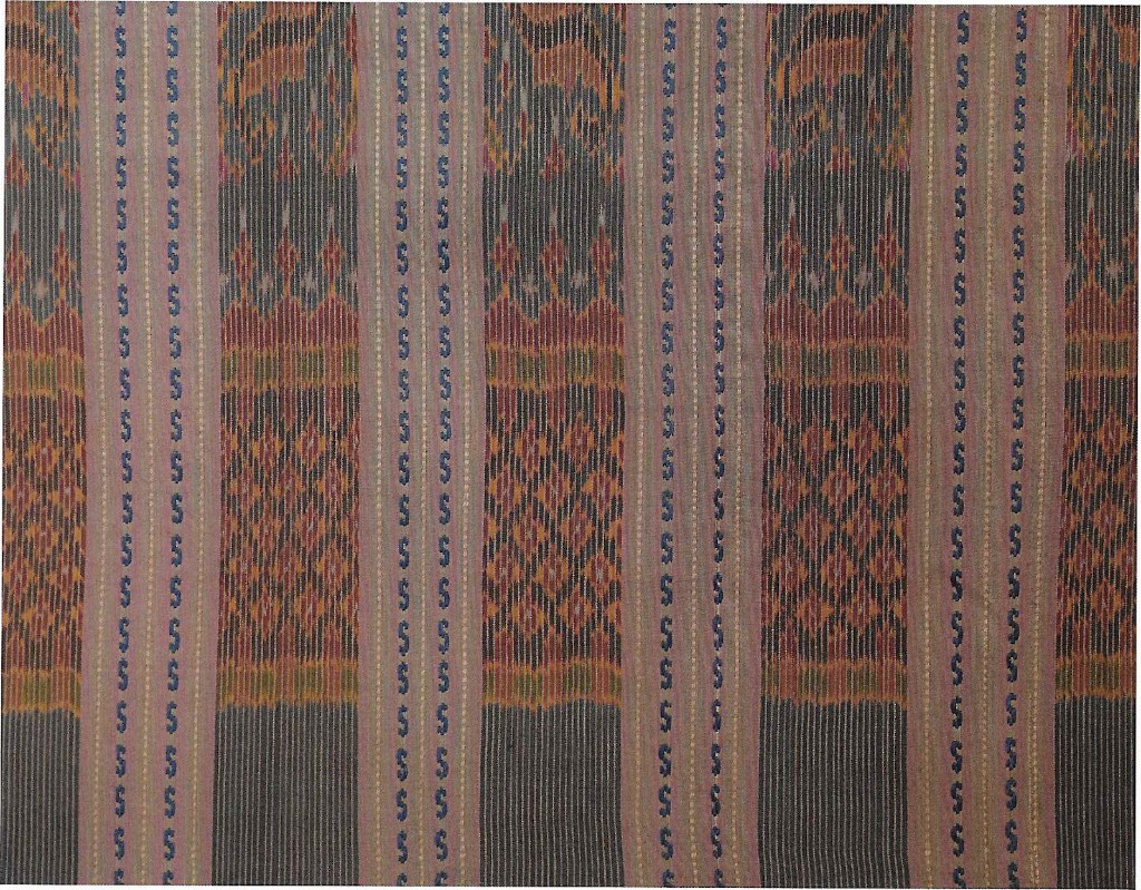 ผ้าไหมเทคนิคมัดหมี่และยกขิด ลายขอพระเทพ สลับลายขิดตัว S